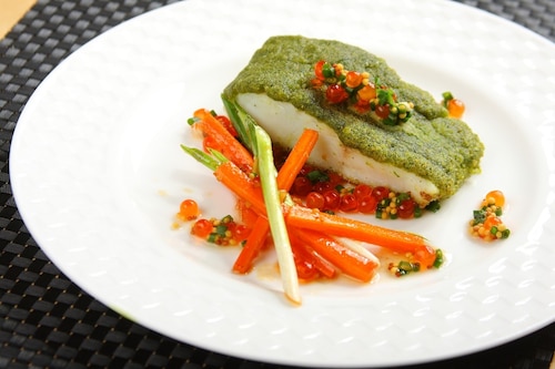 Przepis na Sandacz z ziołami i glazurowaną marchewką Sandacz z ziołami i glazurowaną marchewką