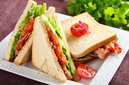 Przepis na Sandwich z bekonem, sałatą i pomidorem Sandwich z bekonem, sałatą i pomidorem