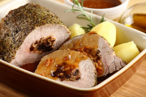 Przepis na Schab ze śliwką w sosie orzechowym Schab ze śliwką w sosie orzechowym