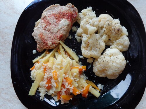 SCHABOWY Z WARZYWAMI I KUS KUSEM :)