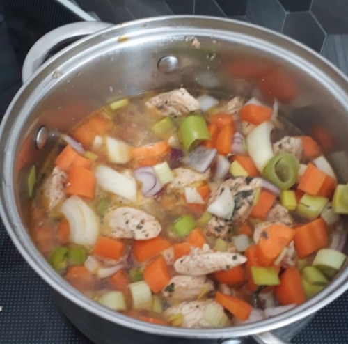 Zupa z kurczakiem i warzywami