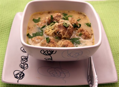 Serowa zupa z klopsikami