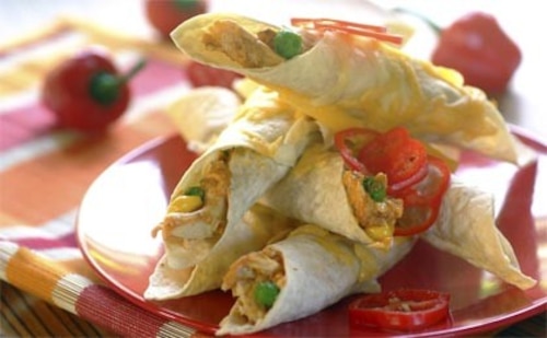 Serowe placki z kurczakiem