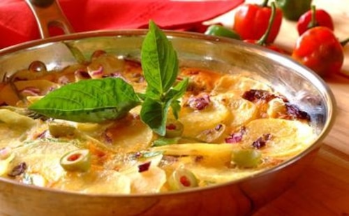 Przepis na Serowy omlet z ziemniakami Serowy omlet z ziemniakami