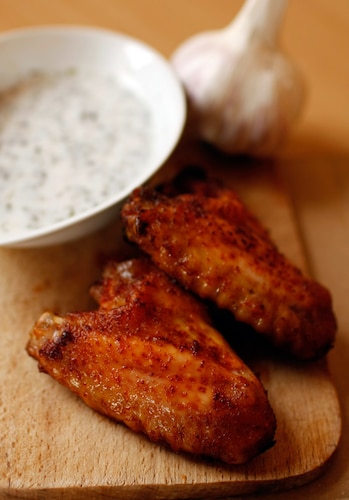 Skrzydełka z dipem czosnkowym