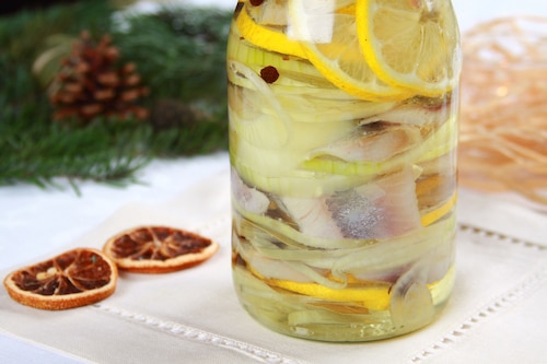 Przepis na Śledź z cebulką w oleju Śledź z cebulką w oleju