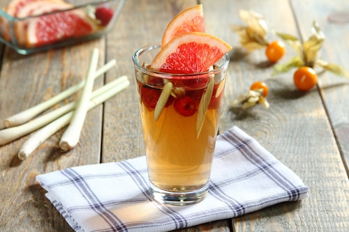 Słodka zielona herbata z melisą, grejpfrutem i trawą cytrynową