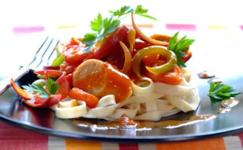 Przepis na Słodko-kwaśny sos z wieprzowymi kiełbaskami Słodko-kwaśny sos z wieprzowymi kiełbaskami