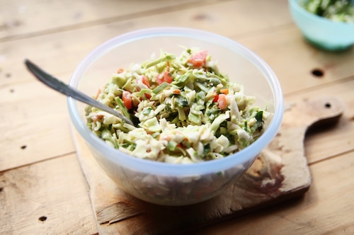 Smaczna surówka z młodej kapusty