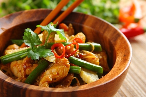 Przepis na Smażony makaron chow mein z kurczakiem - VIDEO Smażony makaron chow mein z kurczakiem - VIDEO