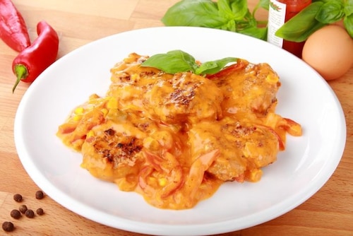 Kotleciki w sosie śmietanowo-pomidorowym