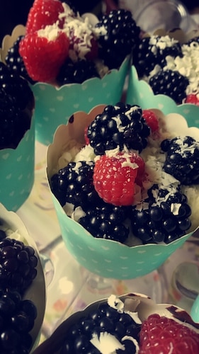 Przepis na Czekoladowe babeczki z owocami Czekoladowe babeczki z owocami