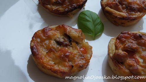 Przepis na Soczyste francuskie babeczki z mięsno - warzywnym nadzieniem Soczyste francuskie babeczki z mięsno - warzywnym nadzieniem