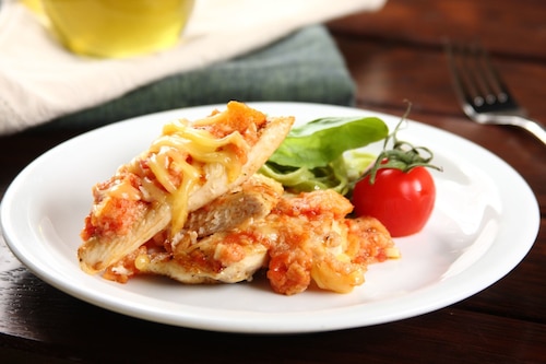 Soczysty kurczak z patelni z pomidorową salsą