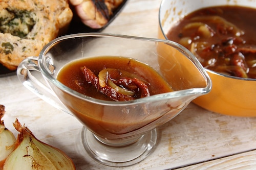 Sos cebulowy  z suszonymi pomidorami