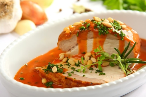 Sos ciemny z winem i orzechami laskowymi 