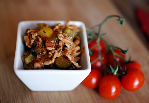 Sos pomidorowy z kiszonymi ogórkami