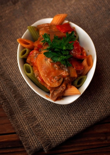 Sos śmietanowy z pieczarkami i papryką