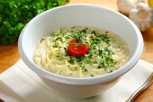 Przepis na Spaghetti carbonara z wędzonym boczkiem Spaghetti carbonara z wędzonym boczkiem