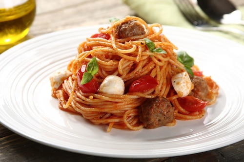 Przepis na Spaghetti napoli z kulkami mozzarelli Spaghetti napoli z kulkami mozzarelli