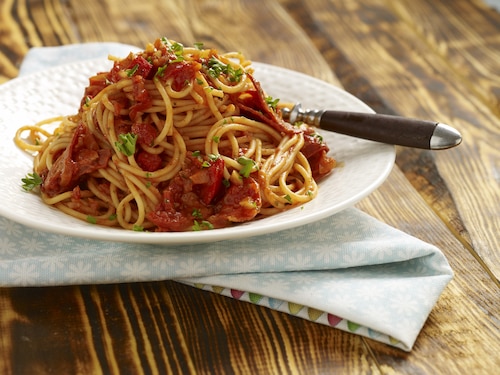 Przepis na Spaghetti w pomidorowym sosie z chorizo i anchovies Spaghetti w pomidorowym sosie z chorizo i anchovies