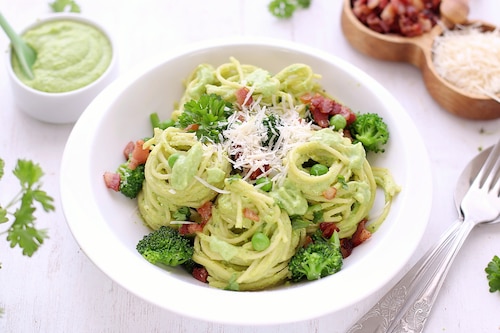 Spaghetti w sosie serowo-brokułowym