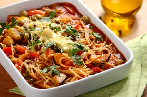 Przepis na Spaghetti z oliwkowym sosem - VIDEO Spaghetti z oliwkowym sosem - VIDEO