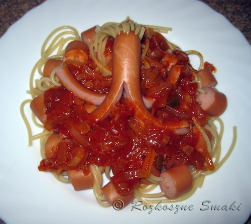 Spaghetti z parówkami