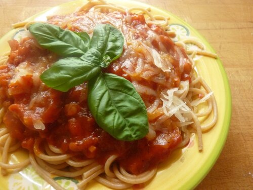 Spaghetti z sosem pomidorowym