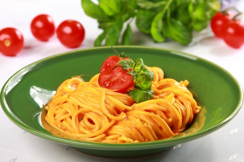 Przepis na Spaghetti z sosem pomidorowym Spaghetti z sosem pomidorowym