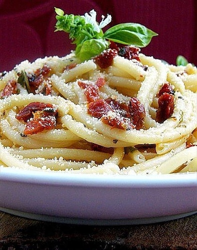 Przepis na Spaghetti z suszonymi pomidorami Spaghetti z suszonymi pomidorami