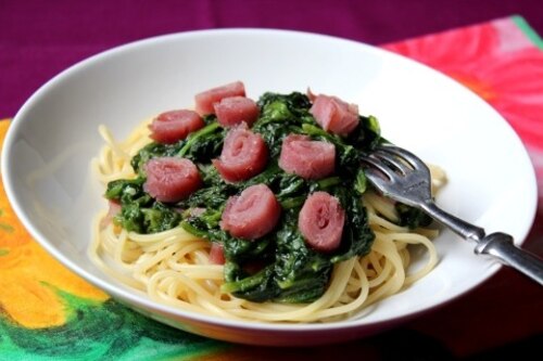 Spaghetti ze szpinakiem i szynką długodojrzewającą