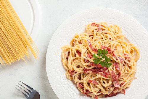 Przepis na Spaghetti ala carbonara z kiełbasą pepperoni Spaghetti ala carbonara z kiełbasą pepperoni