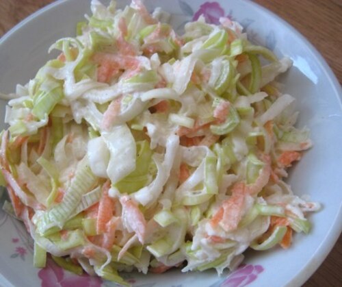 Surówka z pora, marchwi i jabłka 