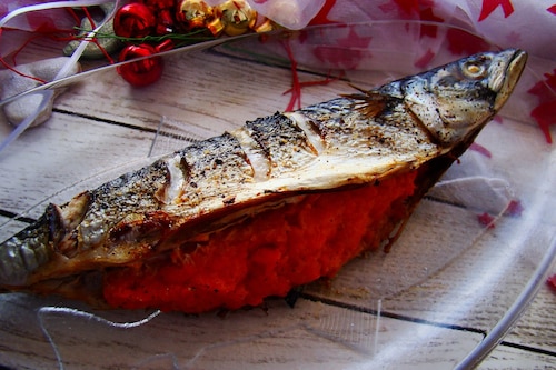 Świąteczna makrela z marchewkowym farszem 