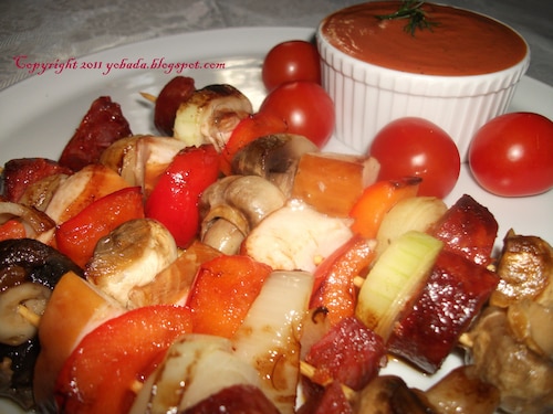 Szaszłyki z chorizo i wędzonym kurczakiem