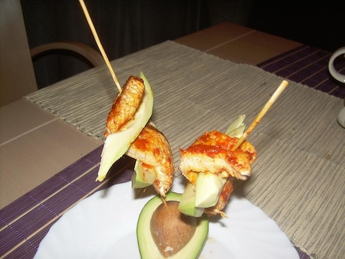 Szaszłyki z indyka z avocado