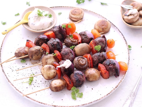 Szaszłyki z klopsikami i pieczarkami