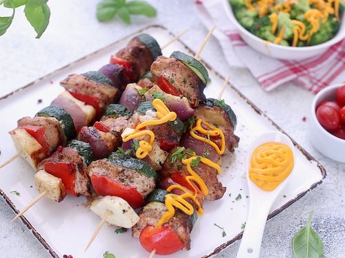 Szaszłyki z kurczaka z sosem serowym