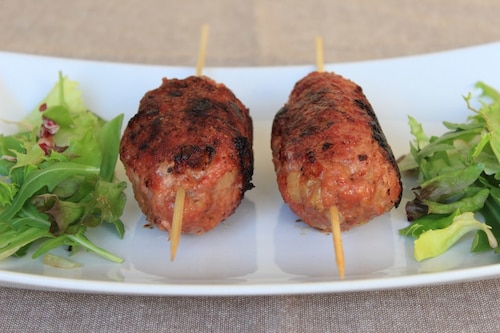 Szaszłyki z mięsa mielonego z fetą i zieloną papryką