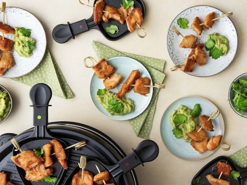 Przepis na Wegańskie szaszłyki z kawałkami roślinnego  a'la kurczaka z dipem guacamole Wegańskie szaszłyki z kawałkami roślinnego  a'la kurczaka z dipem guacamole