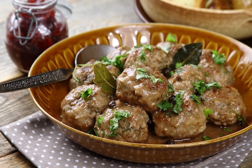 Przepis na Szwedzkie klopsiki z sosem borówkowym Szwedzkie klopsiki z sosem borówkowym