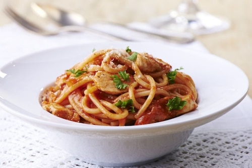 Przepis na Szybkie spaghetti z kurczakiem Szybkie spaghetti z kurczakiem