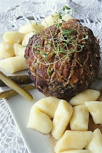 Szynka musztardowo-winna z kopytkami