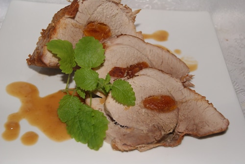 Szynka wieprzowa faszerowana morelami