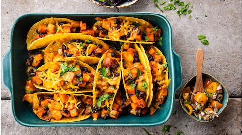 Taco ze słodkimi ziemniakami i czarną fasolą  