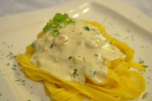 Przepis na Tagiatelle quatro fromaggi z wędzonym łososiem Tagiatelle quatro fromaggi z wędzonym łososiem