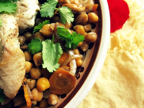 Tagine z kurczakiem, migdałami i morelami