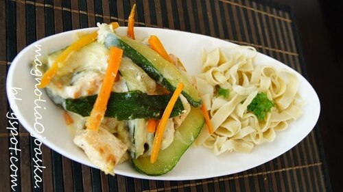 Tagliatelle z warzywami w sosie śmietanowym
