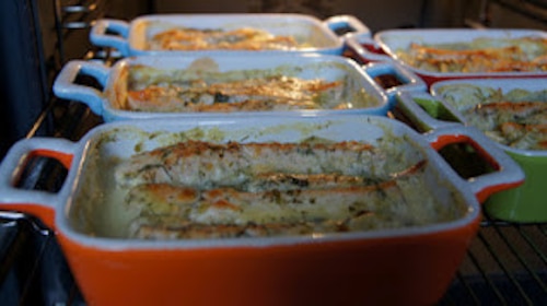 Tagliatelle zapiekane z łososiem w sosie ziołowo-musztardowym